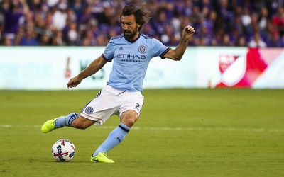 悦盈体育-C罗训练中倒钩惊艳全场