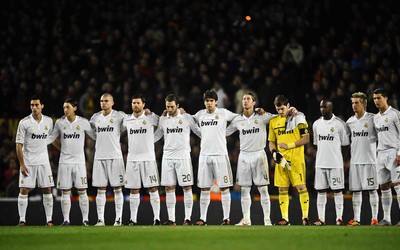 悦盈体育-乌兹别克斯坦队读秒绝平激情庆祝